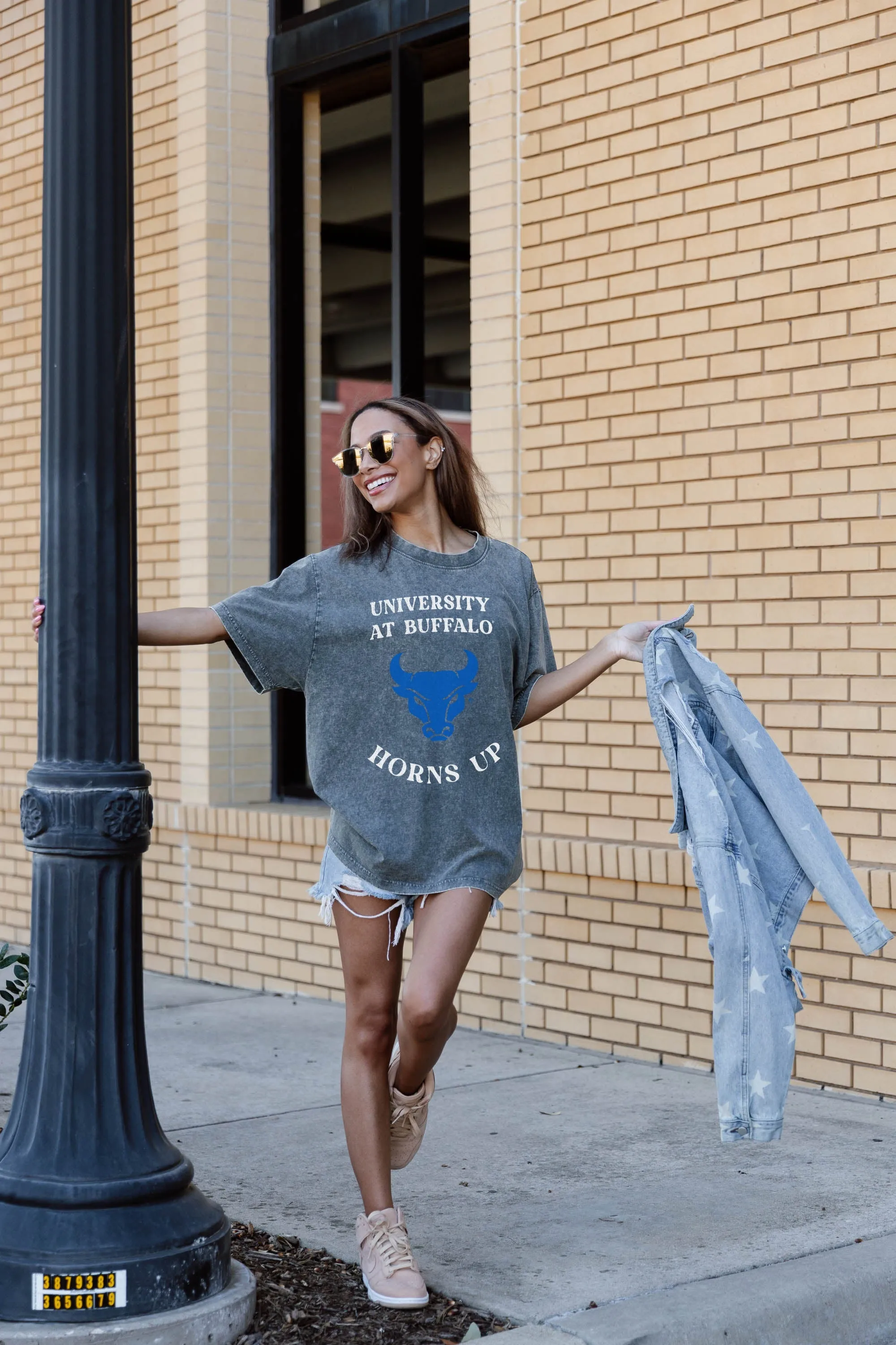 BUFFALO BULLS BRIGHTEST STAR OVERSIZED CREWNECK TEE