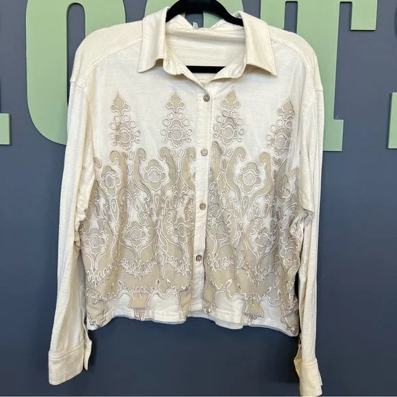 Gimmicks by BKE Cream Button Down Embroidered Blouse Medium