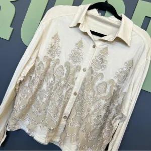 Gimmicks by BKE Cream Button Down Embroidered Blouse Medium