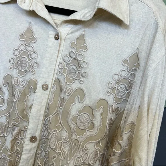 Gimmicks by BKE Cream Button Down Embroidered Blouse Medium